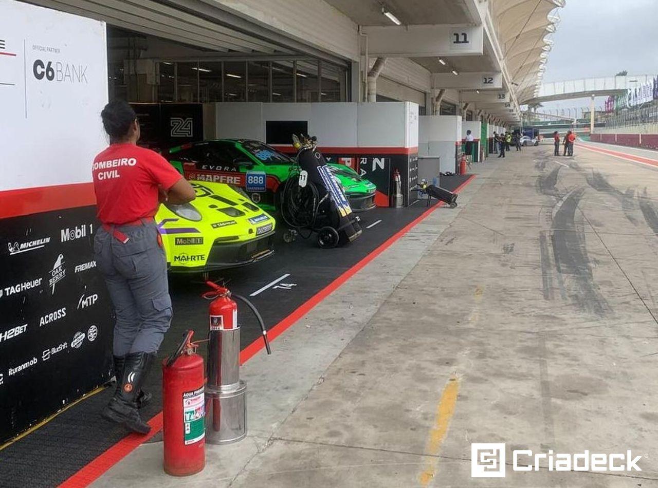 Pisos Pixel Criadeck na Porsche Cup Interlagos: Segurança e Organização para o Evento.